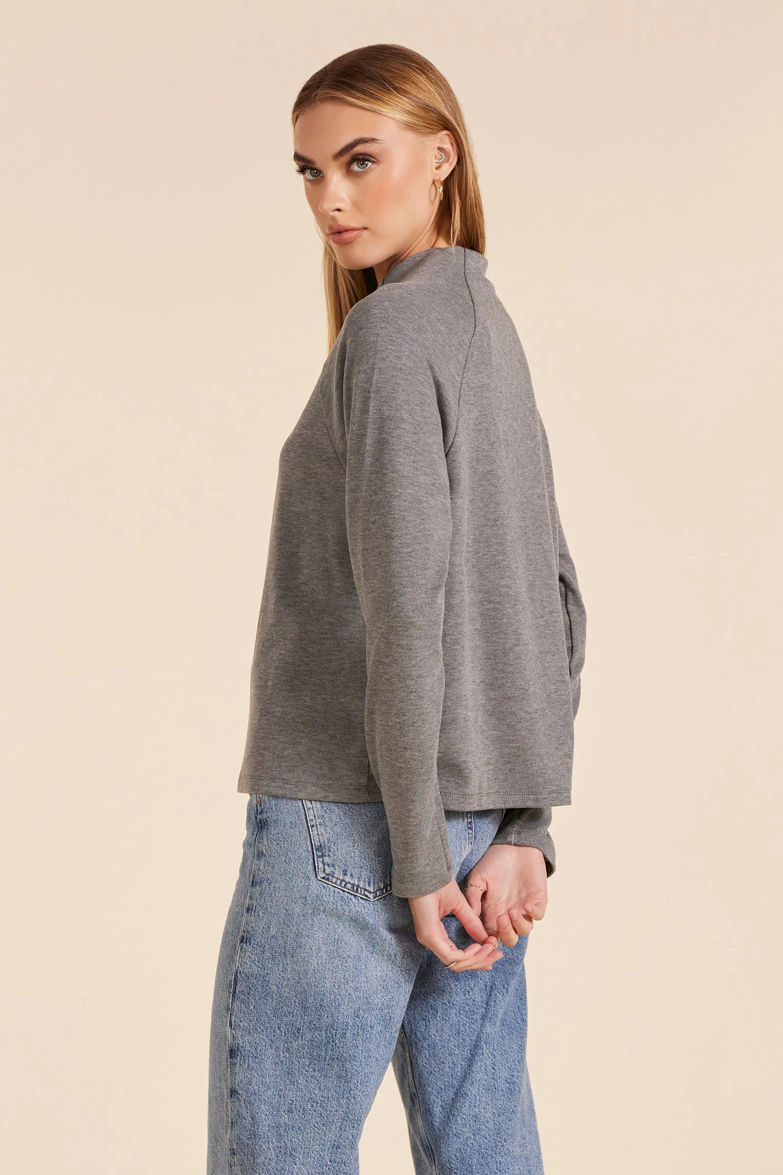 RAGLAN MOCK NECK TOP